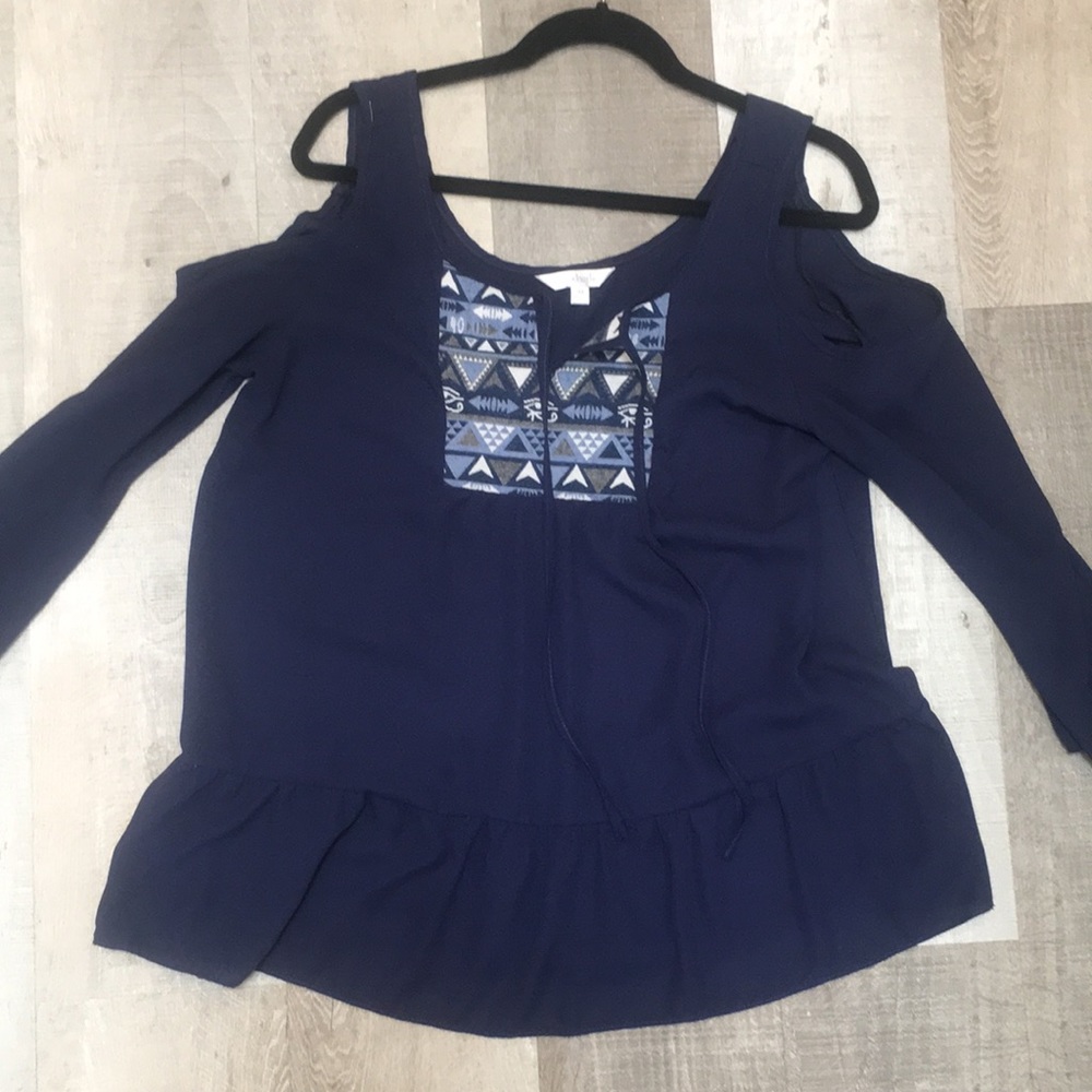 Charming Charlie M open shoulder top shirt w print